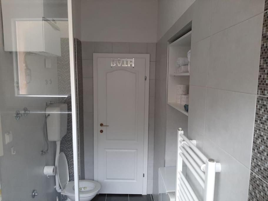 Apartment White & Tidy -