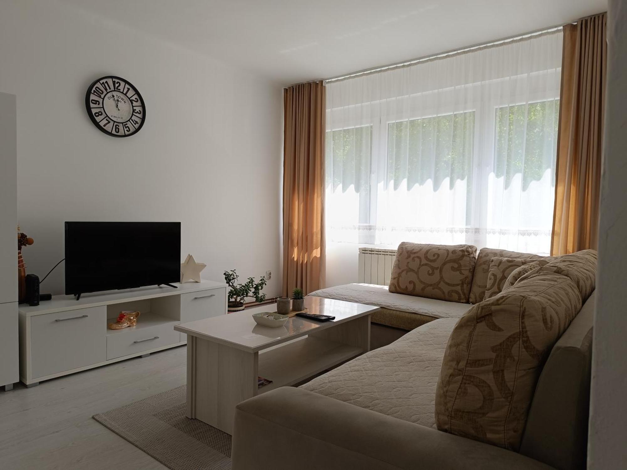 Apartment White & Tidy -